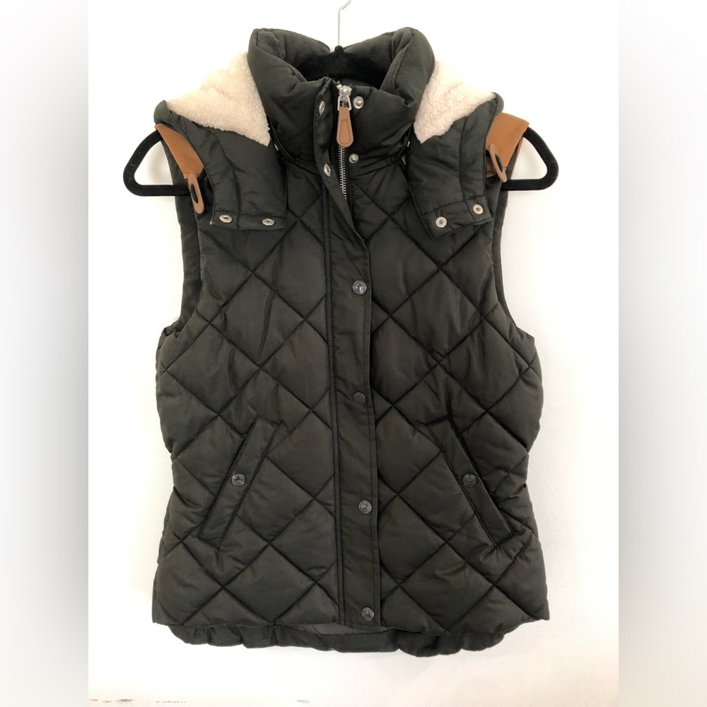 H&M Hooded Puffer Vest